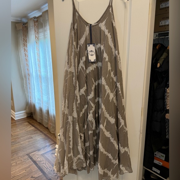 Tempo Paris Dresses & Skirts - BNWT TEMPO PARIS SUNDRESS